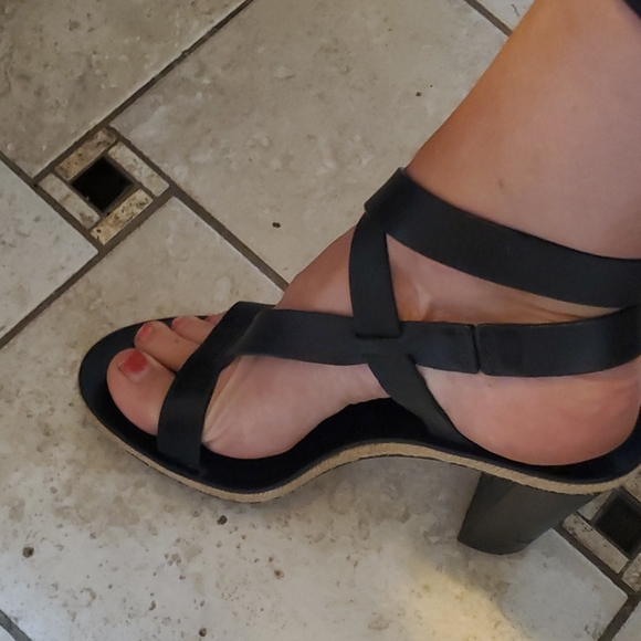 Tory Burch size 9 ankle wrap sandels - Picture 8 of 8